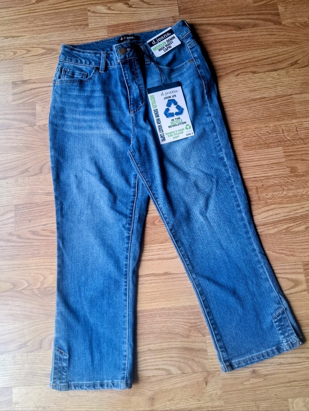 NWT Ladies Blue Jean Denim Capri Pants. By d. Jeans , Sz 4 B